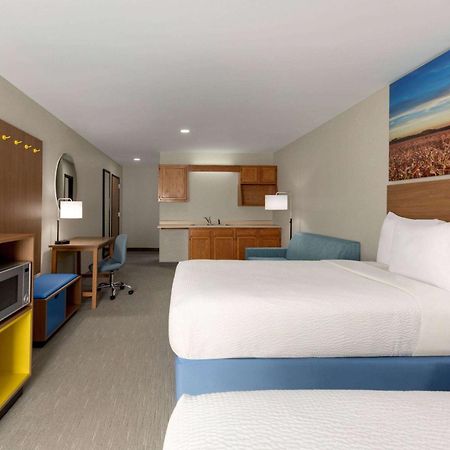 Days Inn By Wyndham Hillsboro Екстериор снимка
