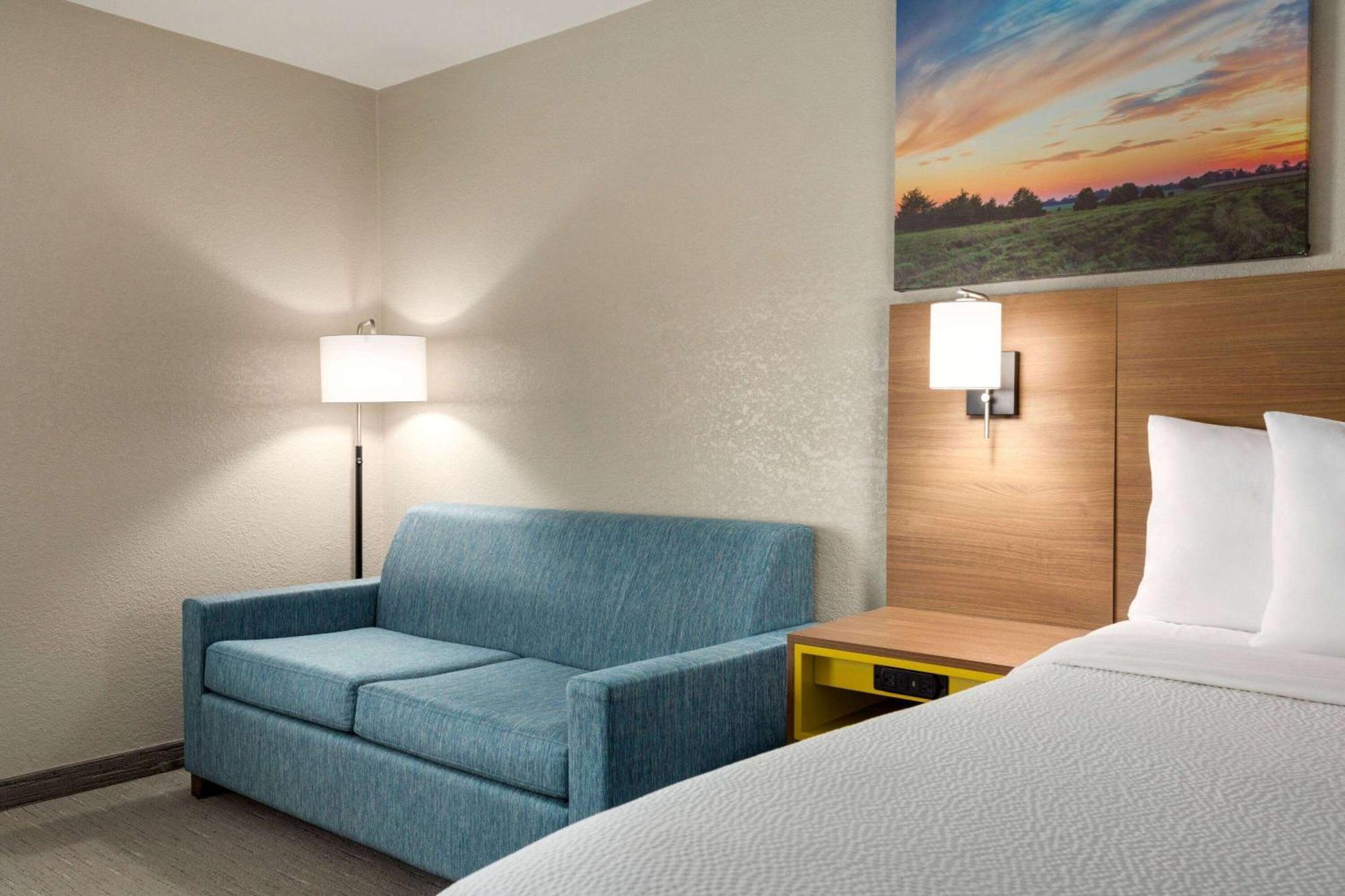 Days Inn By Wyndham Hillsboro Екстериор снимка