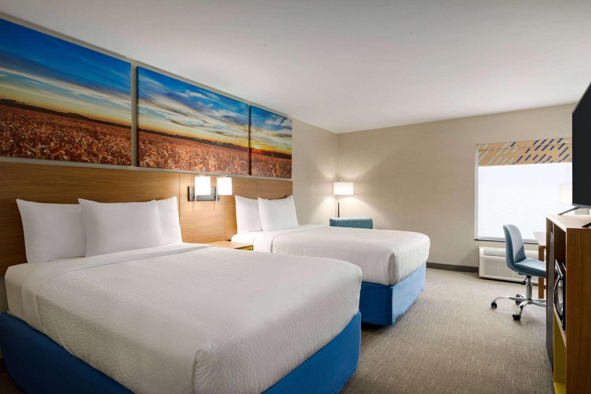 Days Inn By Wyndham Hillsboro Екстериор снимка