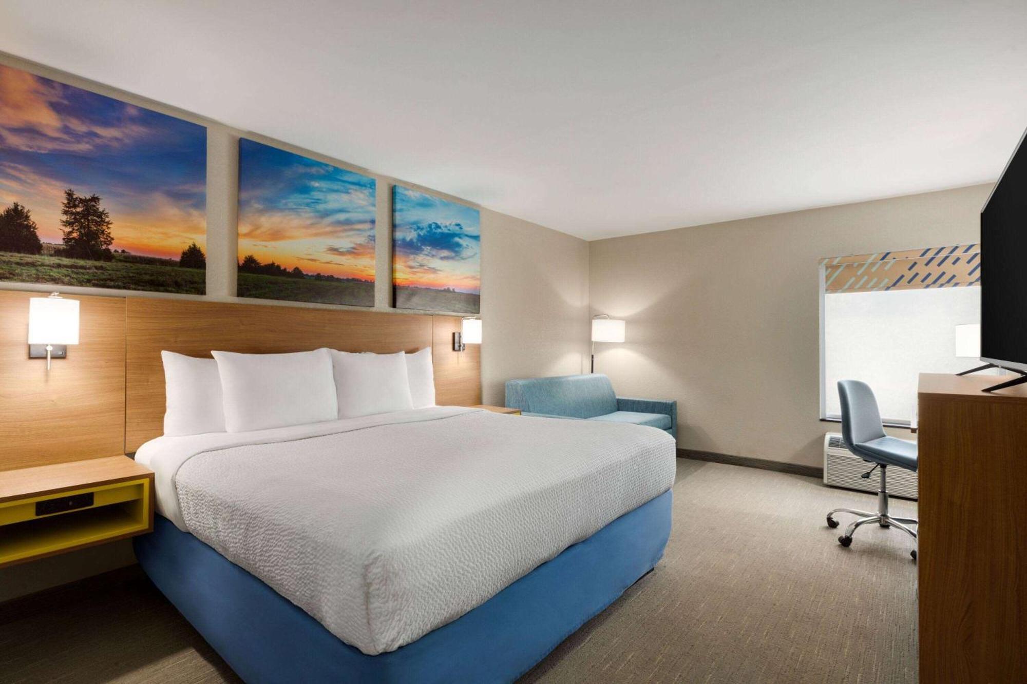 Days Inn By Wyndham Hillsboro Екстериор снимка