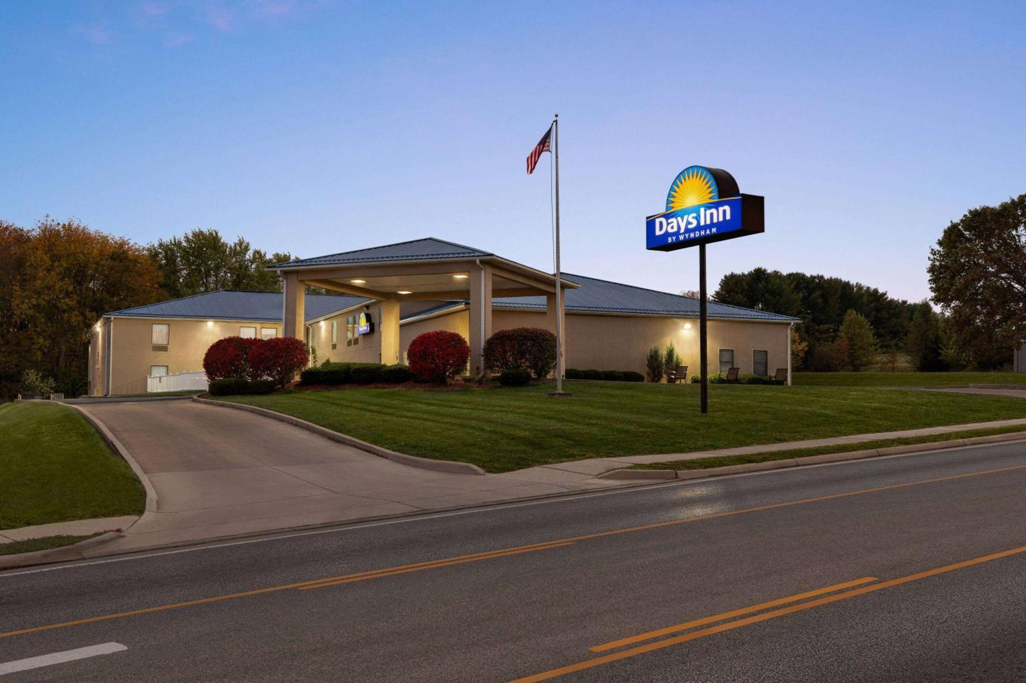 Days Inn By Wyndham Hillsboro Екстериор снимка